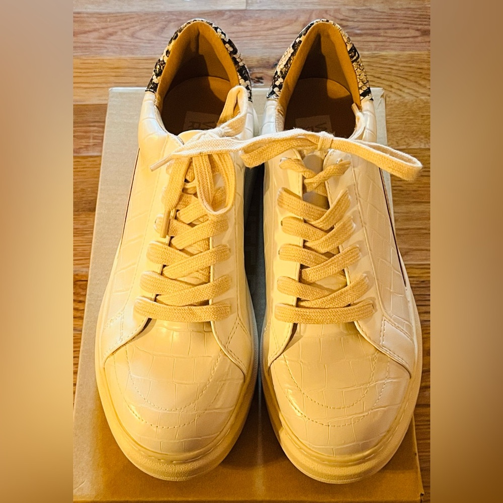 White Raven Women's Tennis Shoes Size 7.5, NWOT